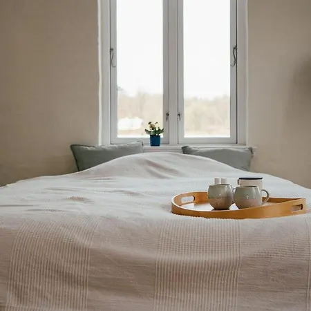 Det Gamle Hus Ved Soen 加斯庭