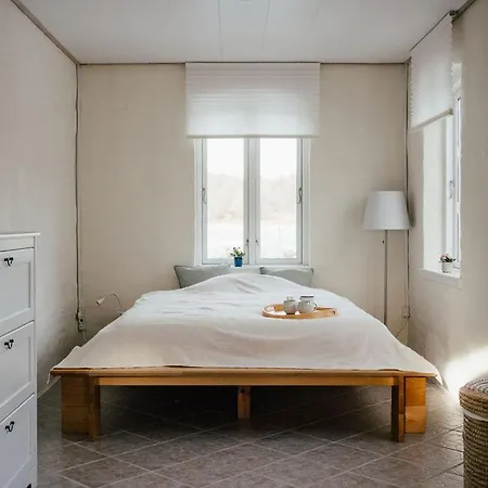 Det Gamle Hus Ved Soen Grasten