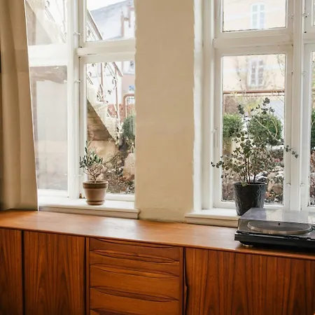 Det Gamle Hus Ved Soen * 加斯庭